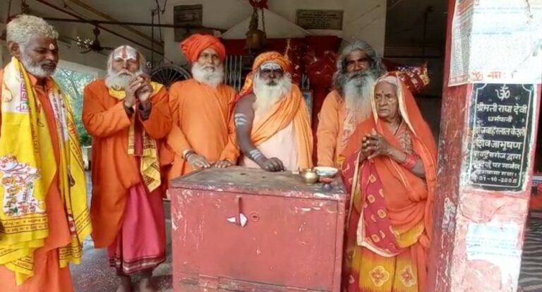 दान पेटिका में संचित धन का किया दान: भिखारी बाबा