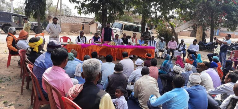 राज्यसभा सांसद समीर उराव संग भाजपा पदाधिकारियों ने किया जनसंपर्क।