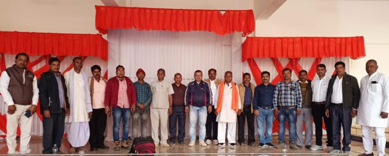 रौनियार वैश्य समाज दुद्धी में बैठक कर विधानसभा चुनाव में टिकट बंटवारे में रौनियार समाज के उपेक्षा का लगाया आरोप।