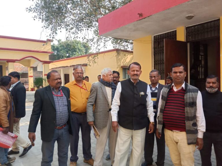 आक्रोश – एसडीएम दुद्धी व तहसीलदार के निर्देश के बावजूद होलीका स्थल पर कब्जा जोरों पर।