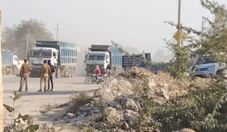 ओवरलोड जांच हेतु खनिज बैरियर पुनः प्रभावी, ओवरलोड वाहन पास करने का आरोप।