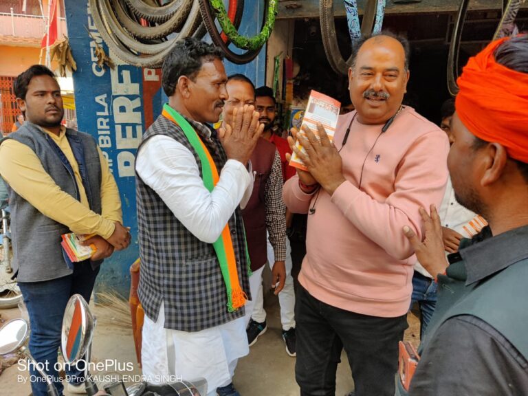 दुद्धी विधानसभा भाजपा प्रत्याशी का नगर के विभिन्न वार्डों में जनसंपर्क अभियान।