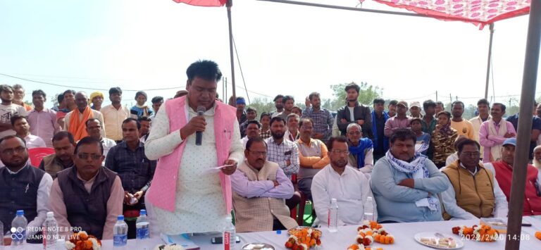 24 वां क्रिकेट टूर्नामेंट का अमवार में विधायक हरीराम चेरों ने फीता काटकर किया उद्घाटन।