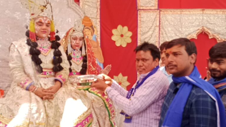 आरंगपानी सतखंडी महायज्ञ में पहुँचे विधायक हरिराम चेरो।