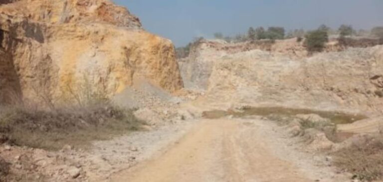 ऑनलाइन परमिट की ओटीपी ना आने से खनन क्षेत्र में रहा सन्नाटा।