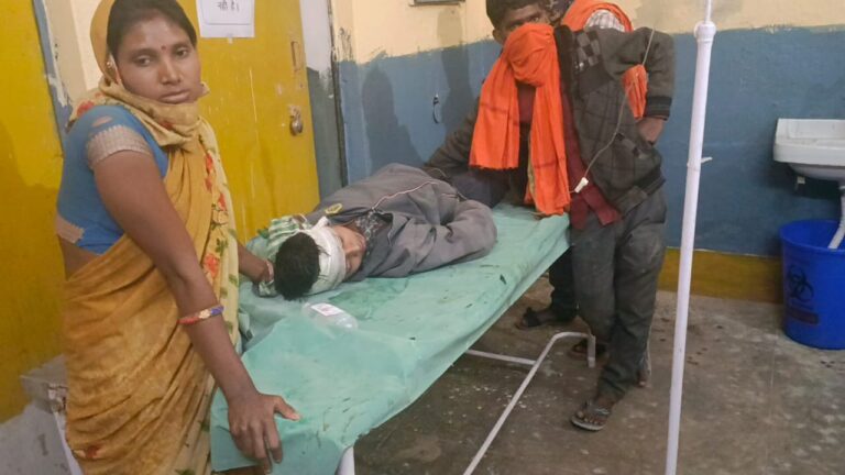 गड़दरवा गांव में पेड़ से गिरा एक बालक, गम्भीर रूप से घायल।