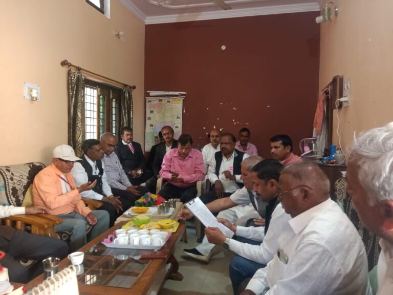 दुद्धी को जिला बनाओ संघर्ष मोर्चा सचिव प्रशासन की नजरबंदी से हुए मुक्त संघर्ष मोर्चा द्वारा निंदा प्रस्ताव पारित।