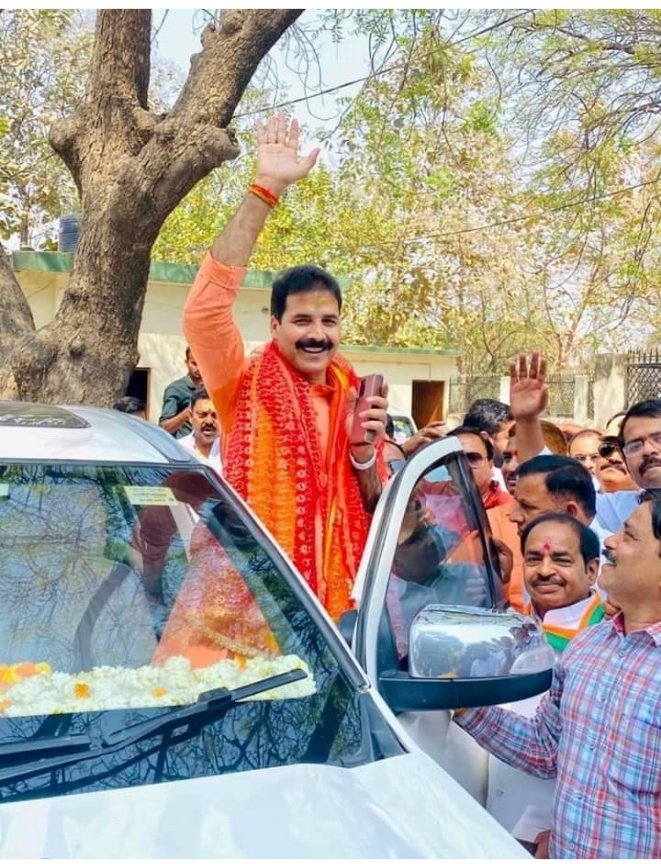 मिर्जापुर – सोनभद्र से भाजपा प्रत्याशी श्याम नारायण सिंह (विनीत सिंह) निर्विरोध एम एल सी निर्वाचित, सपा प्रत्याशी ने लिया पर्चा वापस।