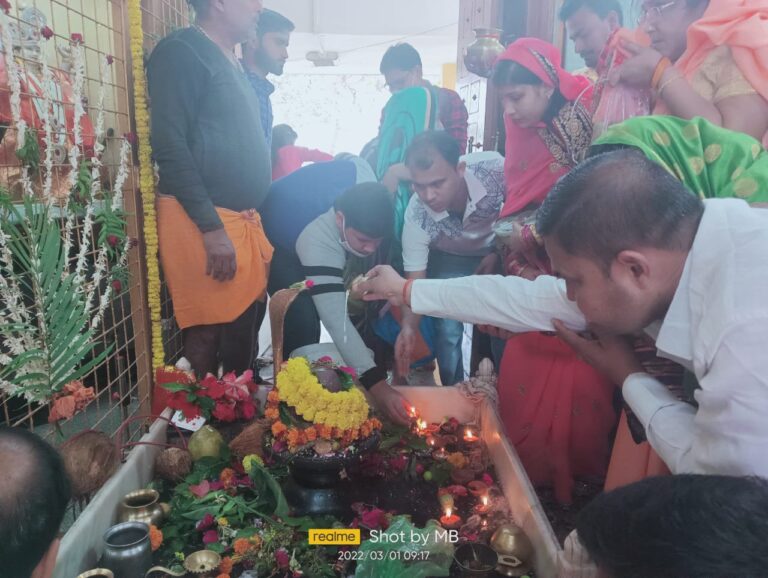 महाशिवरात्रि के पावन पर्व पर सभी शिवालयों में गुजा हर हर महादेव।