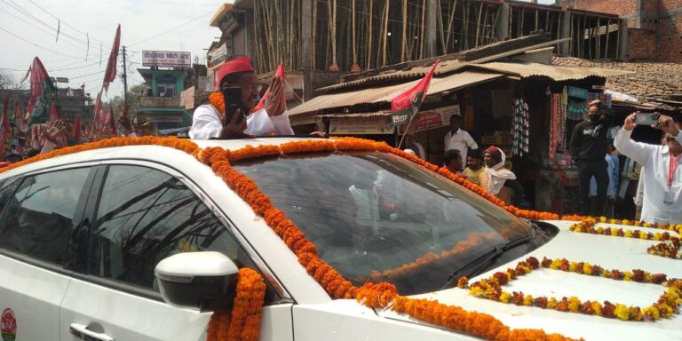 दुद्धी – सपा प्रत्याशी विजय सिंह गोंड का रोड शो।