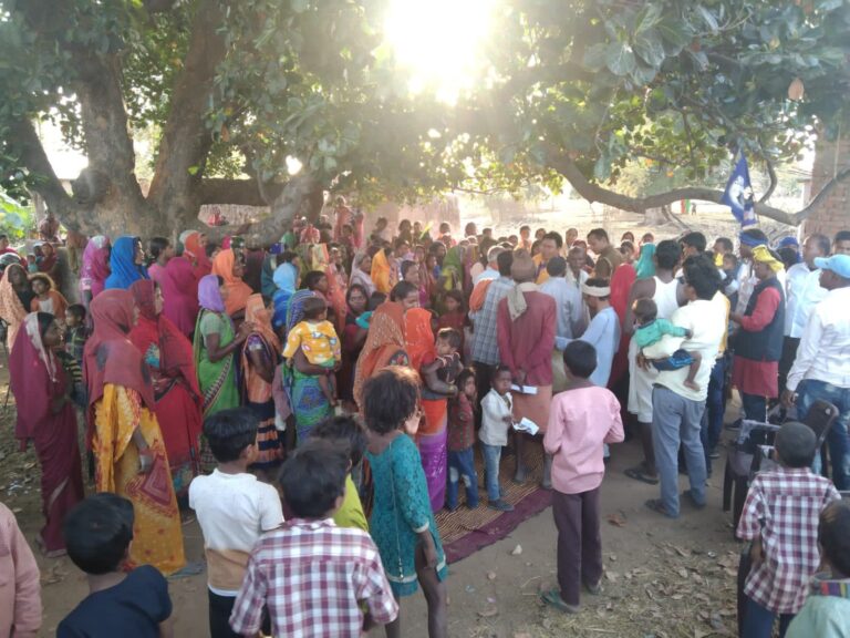 बसपा प्रत्याशी ने विभिन्न गांव में किया जनसंपर्क मांगा आशीर्वाद।