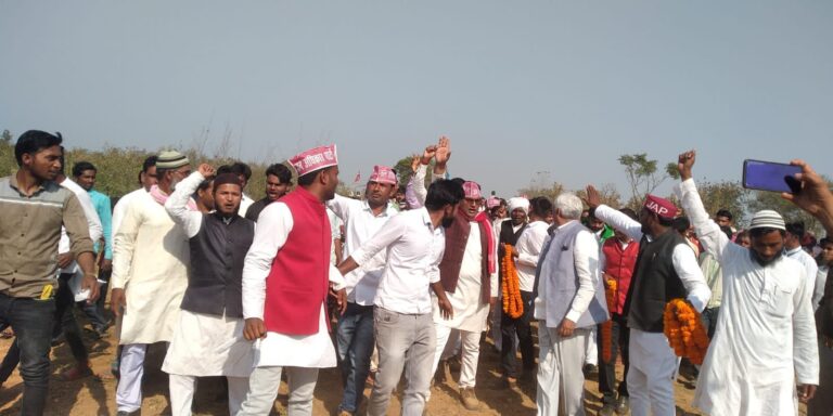 जन अधिकार पार्टी के प्रत्याशी के समर्थन में चुनावी जनसभा में बाबू सिंह कुशवाहा नें कहा सपा भाजपा में जनता की नहीं भलाई।