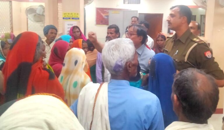 डाला पुलिस ने साइबर ठगी की बढ़ती घटनाओं से बचने के बारे में किया जागरूक।