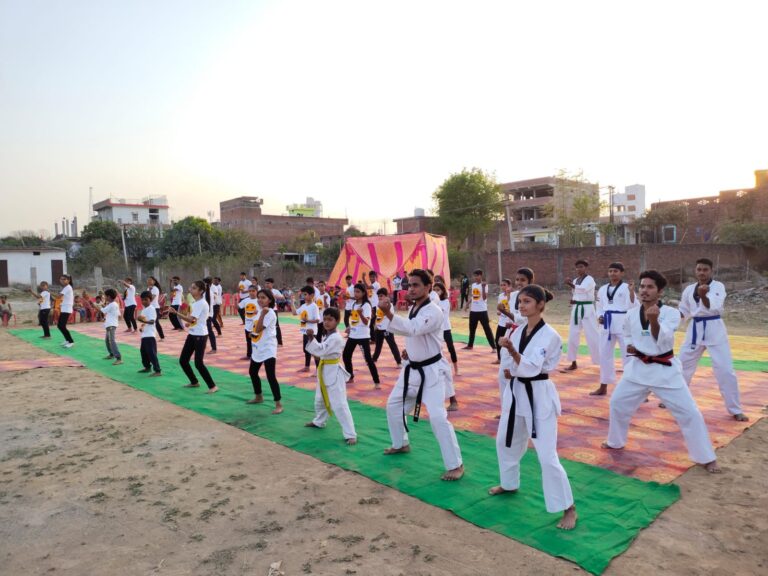 ताइक्वांडो अभ्यास वर्ग समापन पर बच्चों ने किया जोरदार प्रदर्शन।