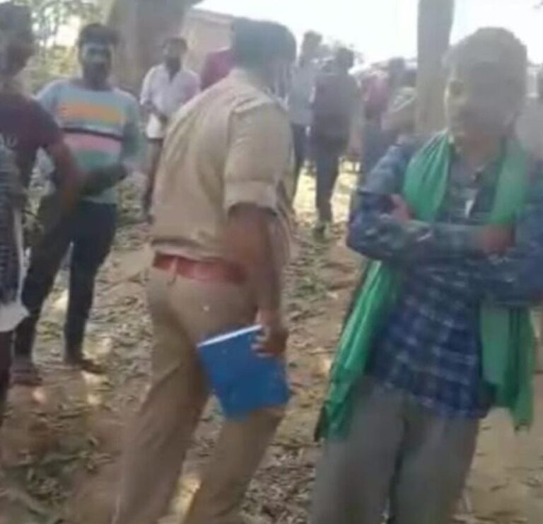 संदिग्ध स्थितियों में युवती का शव जंगल में लटकते हुए मिला क्षेत्र में सनसनी।