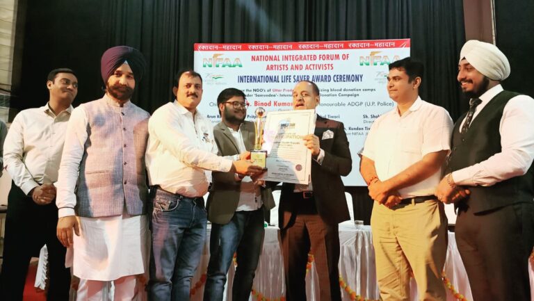 इंटरनेशनल लाइफ सेवर अवार्ड मिला प्रयास फाऊंडेशन के दिलीप दुबे को।