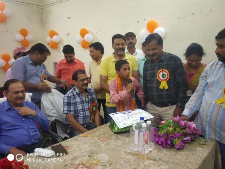 जनपद स्तरीय राष्ट्रीय विज्ञान अविष्कार प्रतियोगिता मे म्योरपुर ब्लाक का परचम लहराया, खण्ड शिक्षा अधिकारी श्री एस.पी.सहाय ने पूरी टीम को दी बधाई।