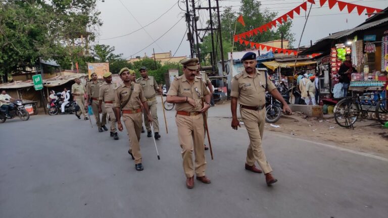 दुद्धी सीओ ने क़स्बे में किया रुट मार्च।