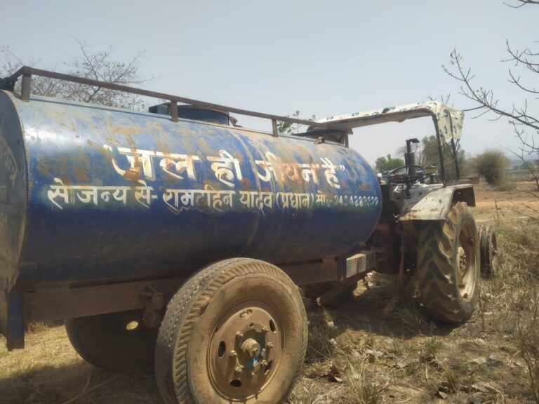 ट्रैक्टर टैंकर से दबकर वृद्ध की मौत।