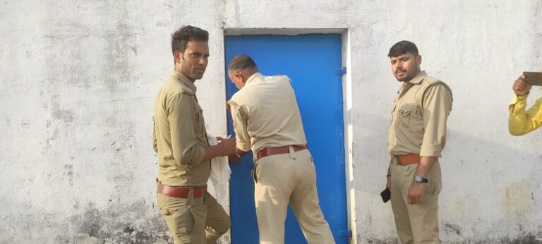 दो मैगजीनो को वन विभाग की टीम जांच कर सील कर दिया गया।