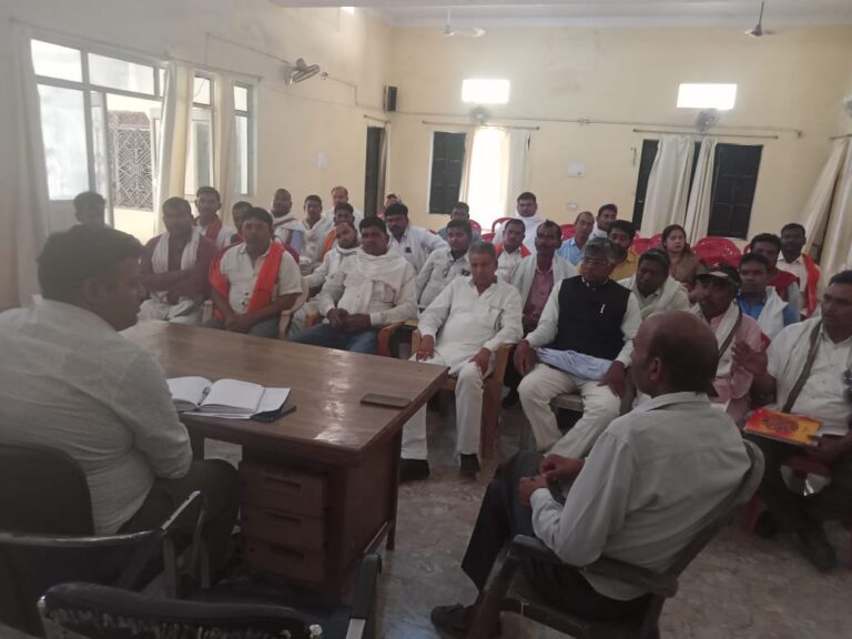 बीडीओ ने जल जलसंचयन व वृक्षारोपण पर दिया जोर।