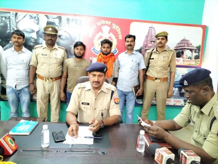 अन्तरप्रान्तीय लूटेरो को कोन पुलिस व सोनभद्र क्राइम ब्रांच की टीम ने किया गिरफ्तार, लूटा गया पैसा और बाइक बरामद।