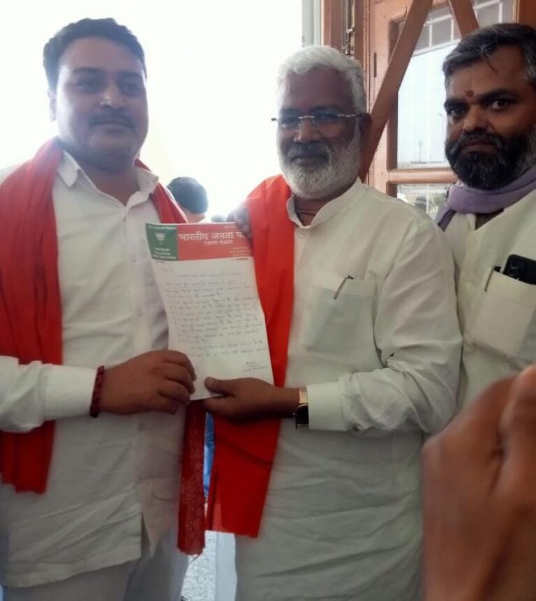 पेयजल समस्या को लेकर भाजपा डाला मंडल उपाध्यक्ष ने जल शक्ति मंत्री को सौंपा ज्ञापन।