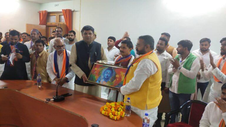 कैबिनेट मंत्री आशीष पटेल का हुआ  भव्य स्वागत।