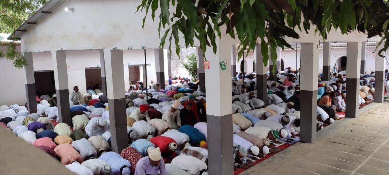 अकीकद के साथ पढ़ी गई जुमे की नमाज देश में अमन चैन और खुशहाली की मांगी दुआएं।