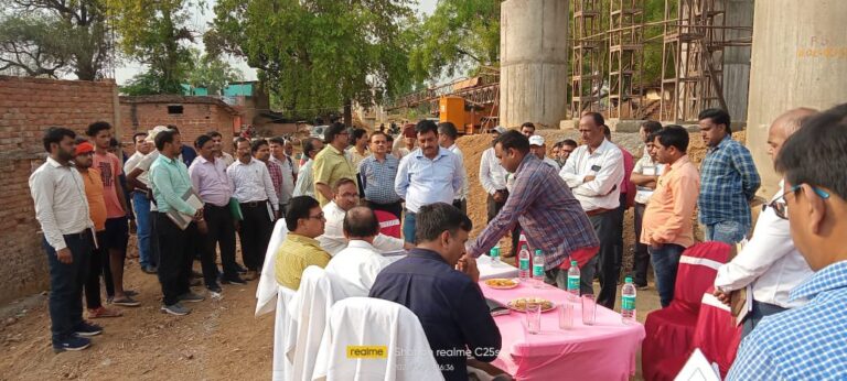 लखनऊ से आए नाबार्ड मुख्य अभियंता अधिकारी लेबल-1 द्वारा कनहर परियोजना का औचक निरीक्षण।
