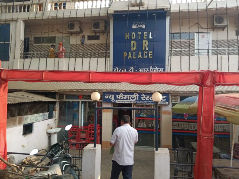 दुद्धी – नाबालिक बच्चों से काम कराना डी आर न्यू फैमिली रेस्टोरेंट्स व अलबेला स्वीट्स हाउस को पड़ा महंगा,सोनभद्र पुलिस पहुंची।