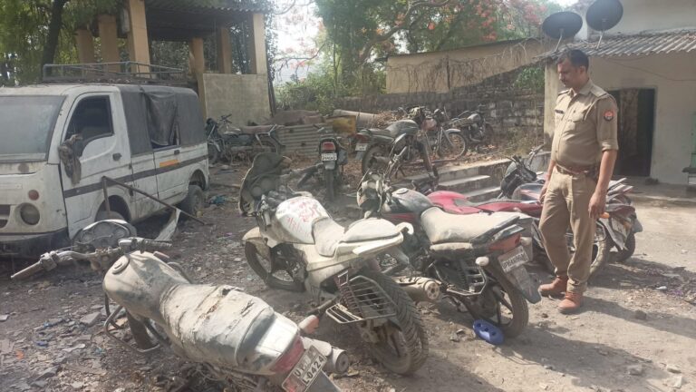 डाला – वर्षो से चौकी परिसर में  लावारिस पड़े सात वाहनो की होगी निलामी।