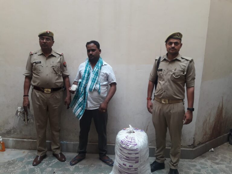 सोनभद्र : कार से 20 किलो गांजा के साथ एक गिरफ्तार।