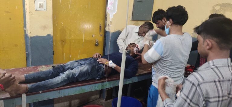 कमांडर वाहन ने मोटर साइकिल सवार को मारी टक्कर गंभीर स्थिति में दो रेफर।