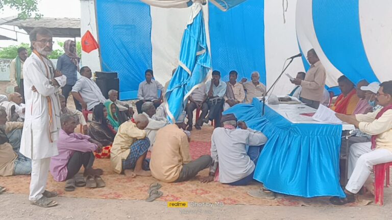 मायूस हुए पूर्व सीमेंट कर्मचारियों ने पावना भूगतान व समायोजन को लेकर की बैठक।