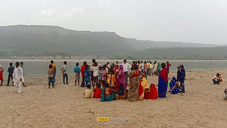 सोन नदी में डूबा वृद्ध खोज बीन जारी।