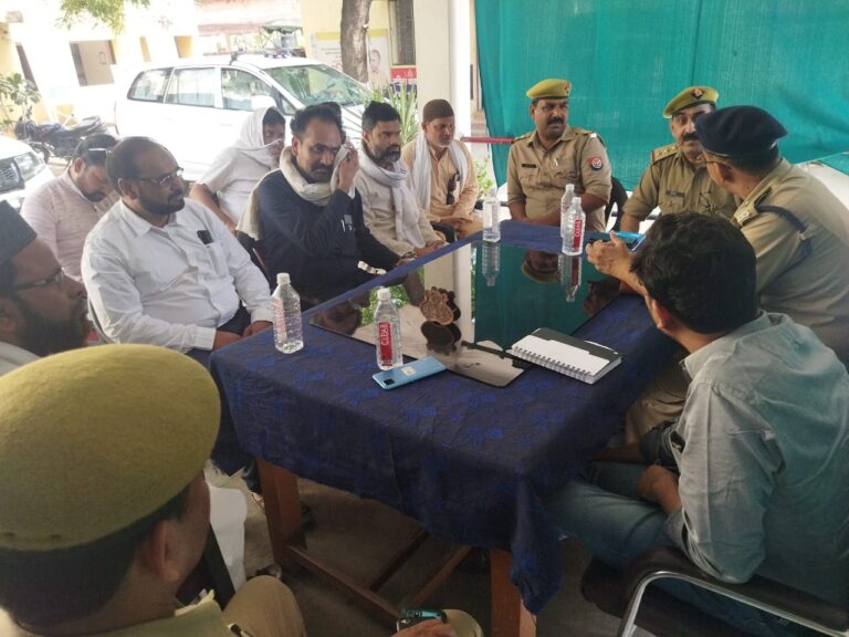अपर जिलाधिकारी सोनभद्र व अपर पुलिस अधीक्षक ऑपरेशन सोनभद्र द्वारा थाना दुद्धी पर पीस कमेटी की बैठक संपन्न। 