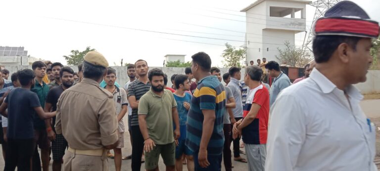 सोनभद्र : राजकीय इंजीनियरिंग कॉलेज का एसी खराब होने की शिकायत पर छात्रों को वार्डन ने पीटा, हंगामा।