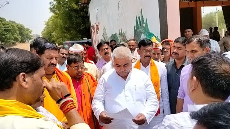 गौशाला में प्रमुख समस्या को लेकर सावित्री देवी ने कैबिनेट मंत्री को सौंपा ज्ञापन।