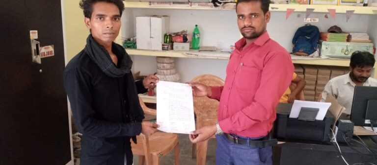 नगर पंचायत में नाली के साफ सफाई व मरम्मत को लेकर डाला नगर पंचायत अधिशासी के नाम सौंपा गया ज्ञापन।