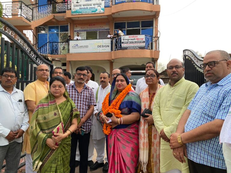 समाजसेवी रमेश कुशवाहा एवम श्री मती विनीता कुशवाहा ( पूर्व पार्षद वार्ड 32) ने ली कांग्रेस की सदस्यता।