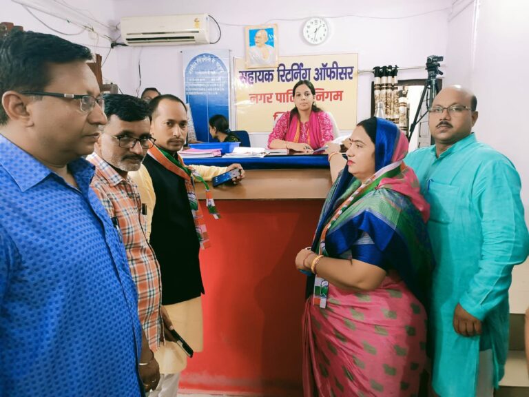 कांग्रेस की अधिकृत पार्षद प्रत्याशी बनी विनीता कुशवाहा।