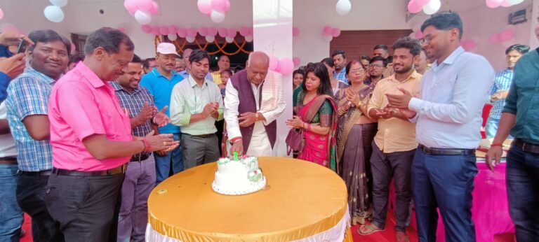 धन्वंतरी हॉस्पिटल का पहला वर्षगांठ मनाया गया।