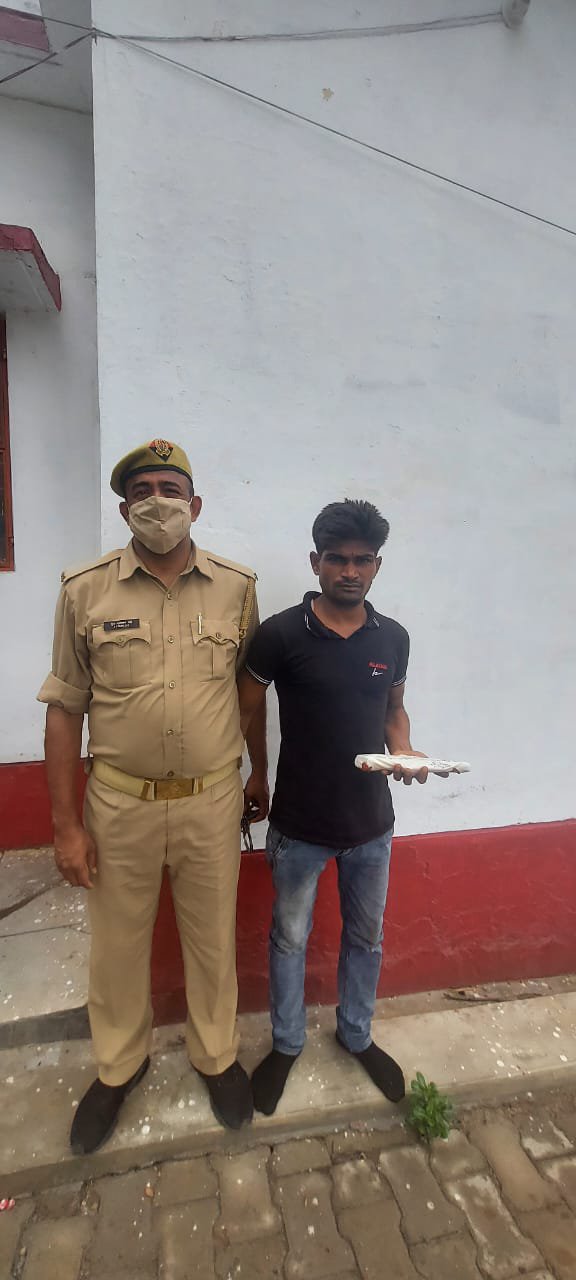 म्योरपुर पुलिस ने 01 अवैध तमंचा मय कारतूस एक अभियुक्त को किया गिरफ्तार।