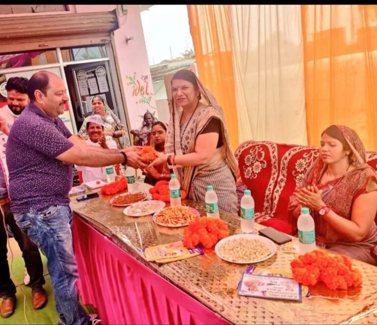 वार्ड 41 में आप प्रत्याशी इंदु सोनी ने दिखाया दम खम, जन संपर्क कर मत दाताओं से मांगे वोट।