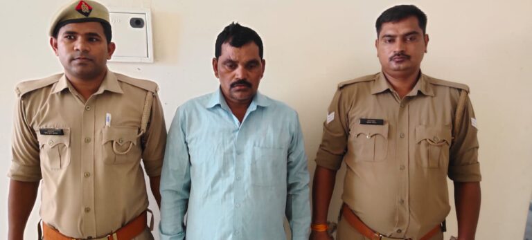 सोनभद्र : दुर्घटना बीमा योजना का लाभ दिलाने के नाम पर मृतकों के परिजनों से ठगी करने वाला शातिर अपराधी गिरफ्तार।