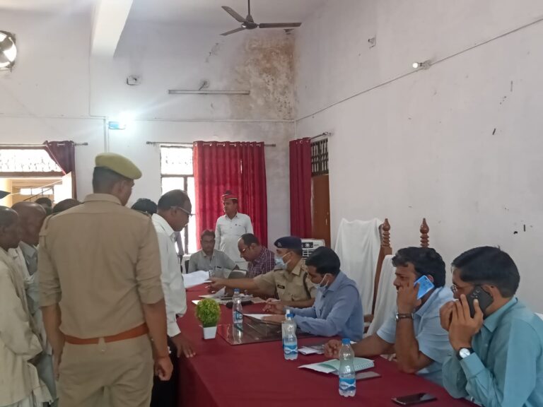 दुद्धी : नगर पंचायत अध्यक्ष के खिलाफ सभासदों का मोर्चा, भ्रष्टाचार और अन्य कार्यों को लेकर शिकायती पत्र सौंपा।