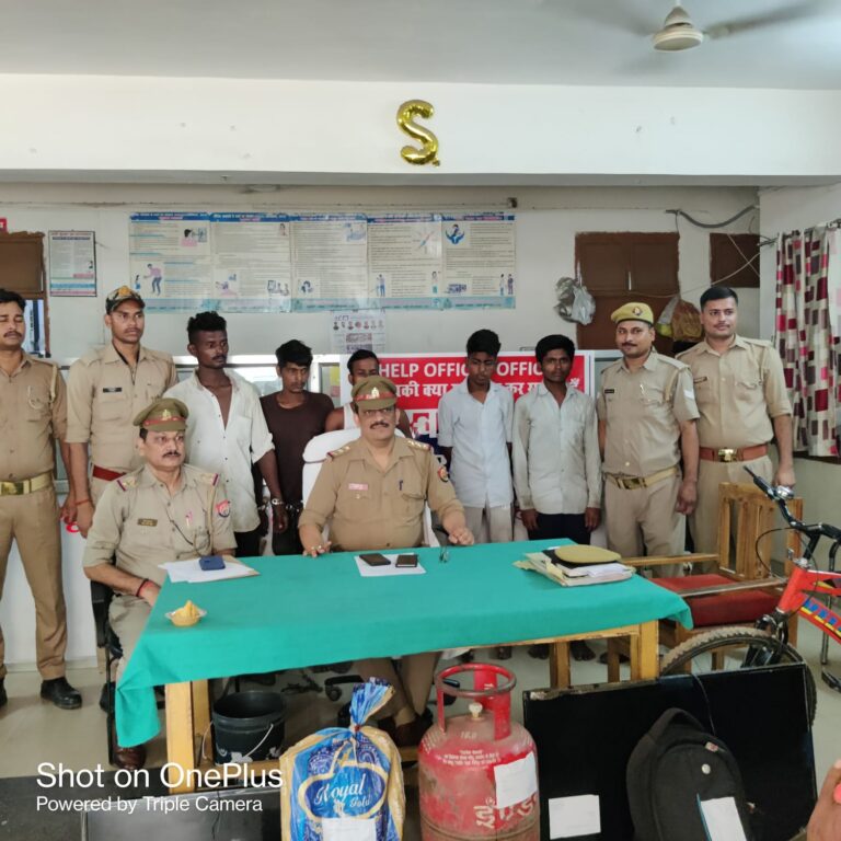 सोनभद्र : 5 शातिर चोर गिरफ्तार, कब्जे से लैपटॉप, एलसीडी, साइकिल बरामद।