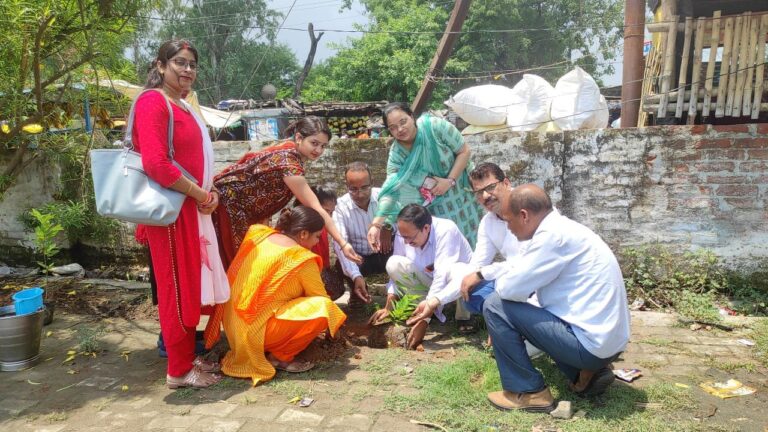 आजादी के अमृत महोत्सव के श्रृंखला में बीआरसी प्रांगण पर मनाया गया वृक्षारोपण महोत्सव।