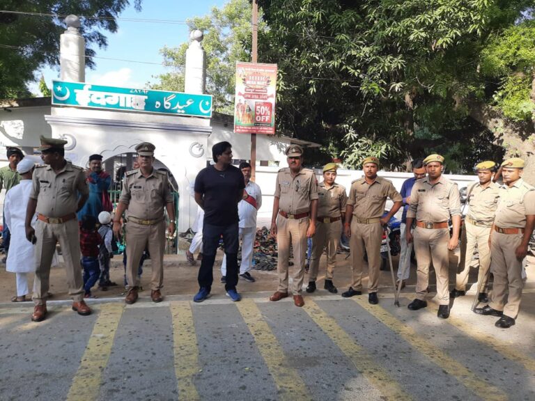 चाक-चौबंद सुरक्षा व्यवस्था के बीच जामा मस्जिद दुद्धी व ईदगाह मख्तब जब्बारिया में ईद उल अजहा की नमाज अकीदत के साथ अदा की गई।